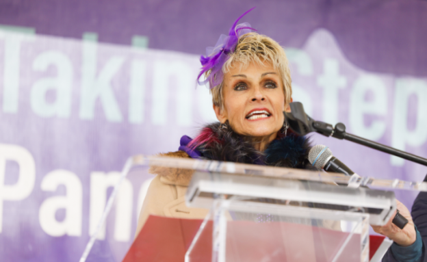 Vicky Waterman, pancreatic cancer survivor, at PanCAN PurpleStride Chicago 2022